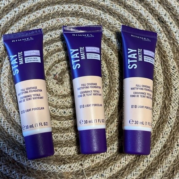 3X STAY MATTE LIQUID MOUSSE FOUNDATION 010 light porcelain - Picture 2 of 3